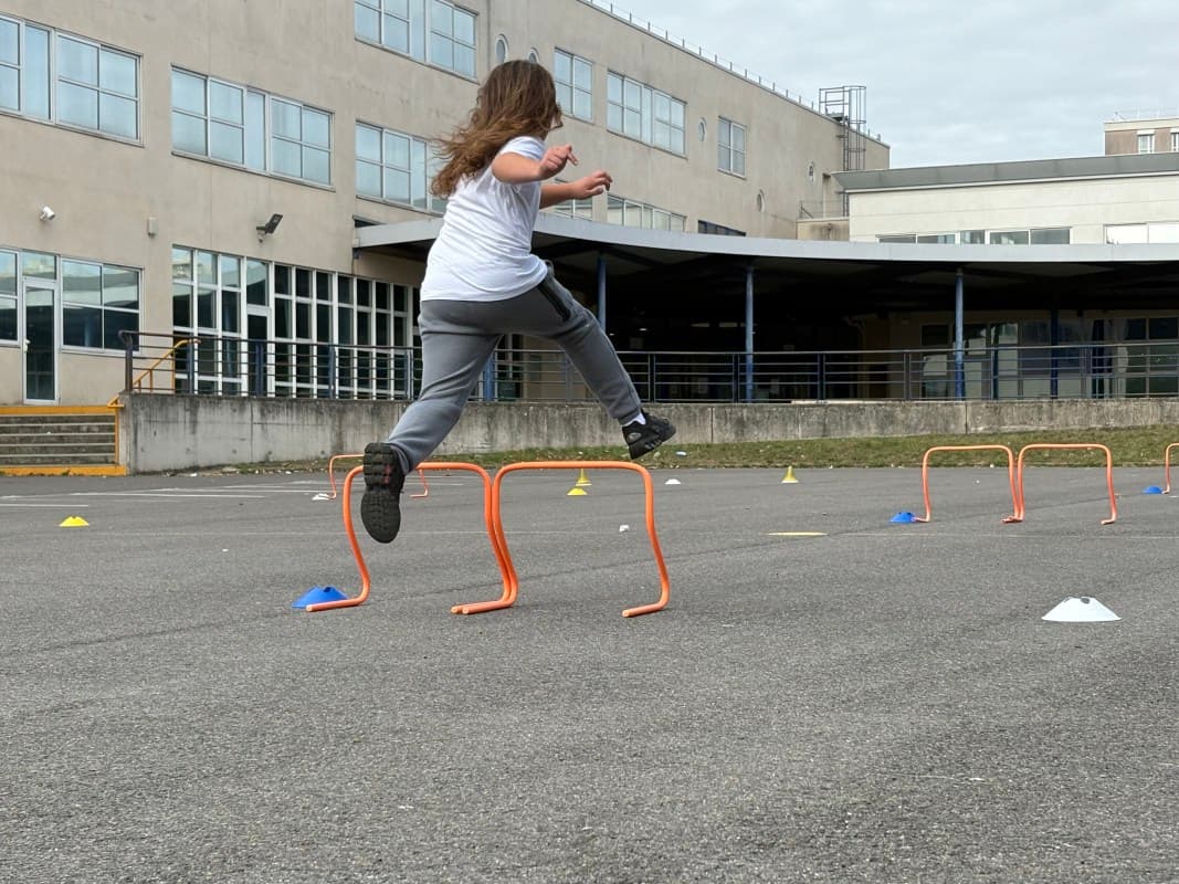 Elève participant à l'atelier athlétisme